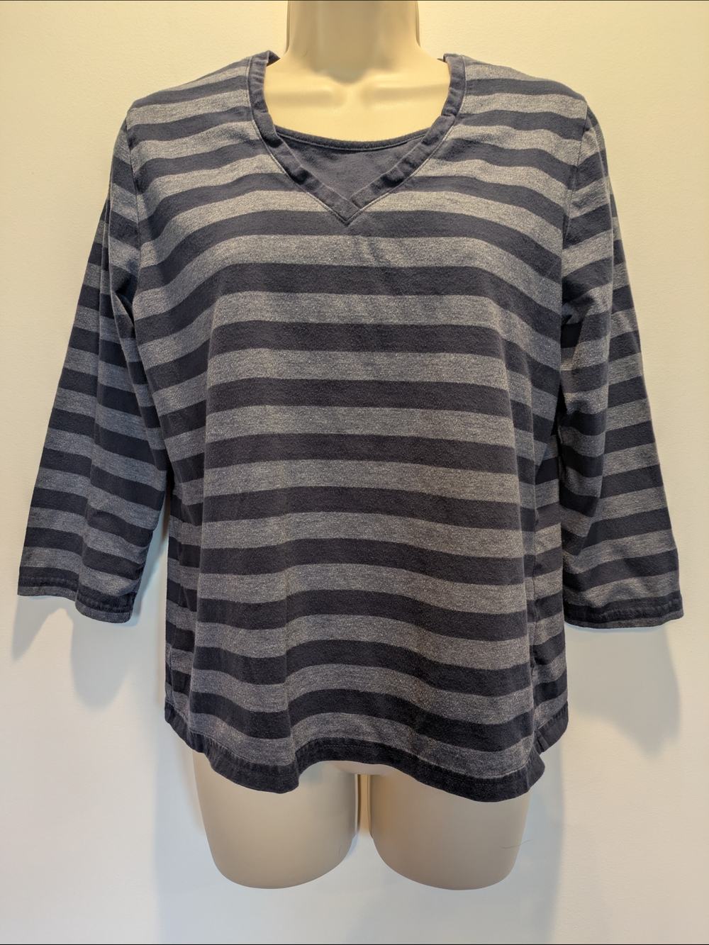 💙 3/$20 croft & barrow Women's Blue And Gray Striped 3/4 Sleeve Top Size L